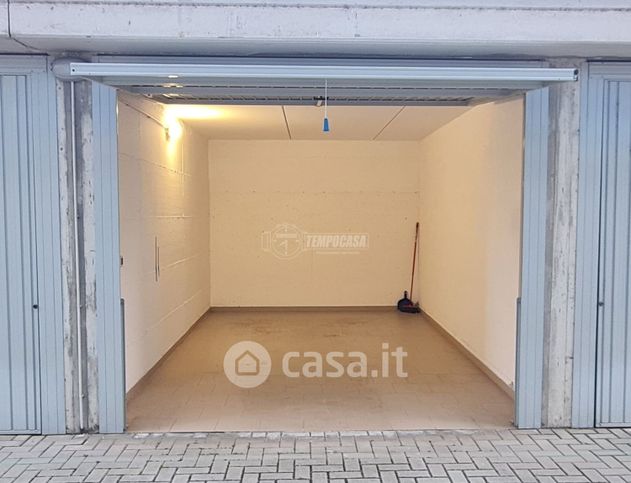 Garage/posto auto in residenziale in Via Compostela 5