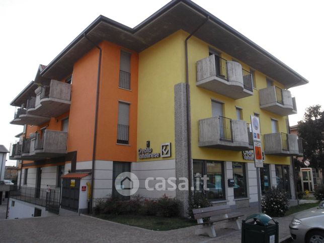 Box/posto auto in residenziale in Via Campofiori 26
