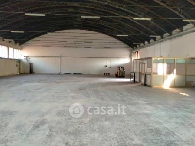 Capannone in commerciale in Via Edison Tommaso Alva