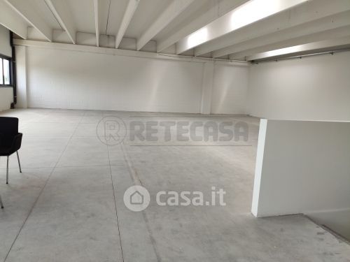 Ufficio in commerciale in 