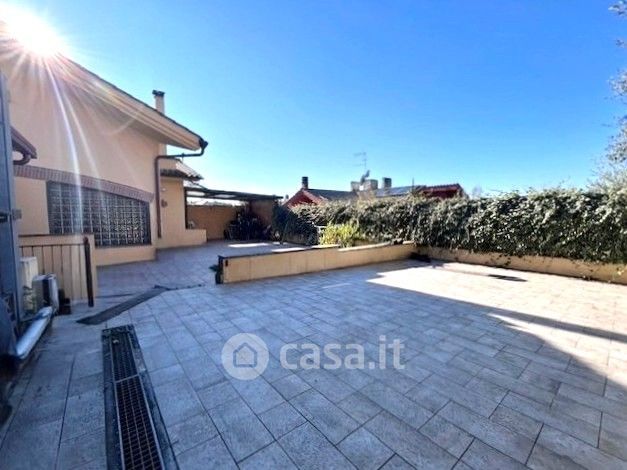 Casa bi/trifamiliare in residenziale in Viale delle Rughe