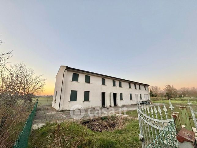 Capannone in commerciale in Via Giovanni XXIII 37