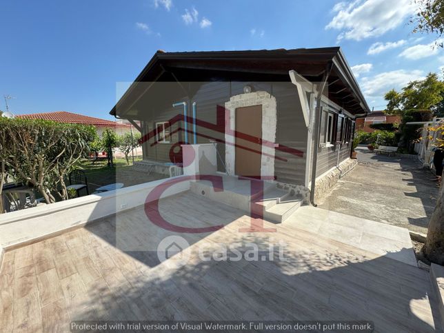 Appartamento in residenziale in Via Domitiana