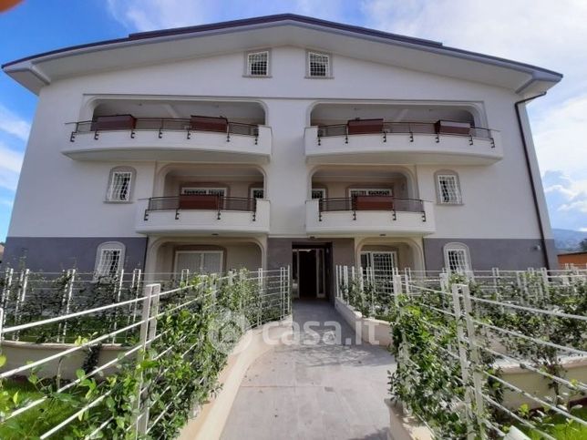 Appartamento in residenziale in Via Tuscolana 1709 B