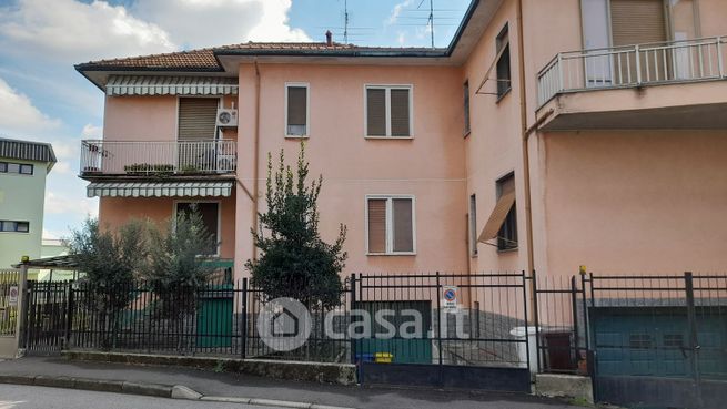 Casa indipendente in residenziale in Via Castellazzo 9