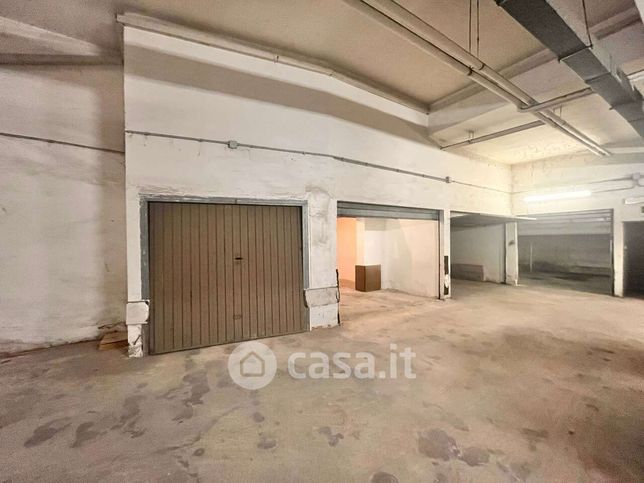Box/posto auto in residenziale in Via Bevagna 30