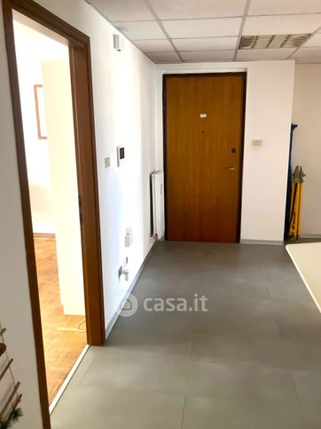 Ufficio in commerciale in Via Valentina Zambra