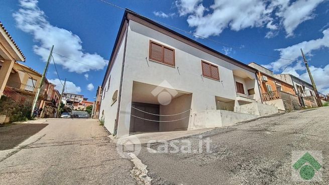 Casa bi/trifamiliare in residenziale in Via Sebastiano Satta 19