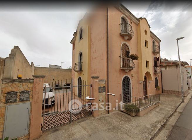Casa indipendente in residenziale in Via Rosselli 104