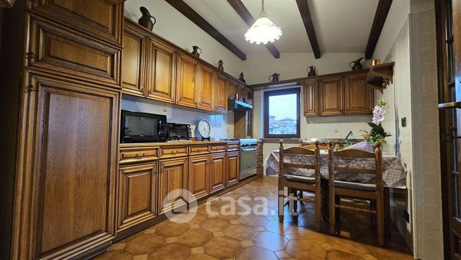 Casa indipendente in residenziale in Via Aviè 32