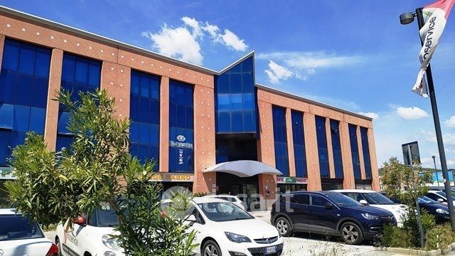 Ufficio in commerciale in 