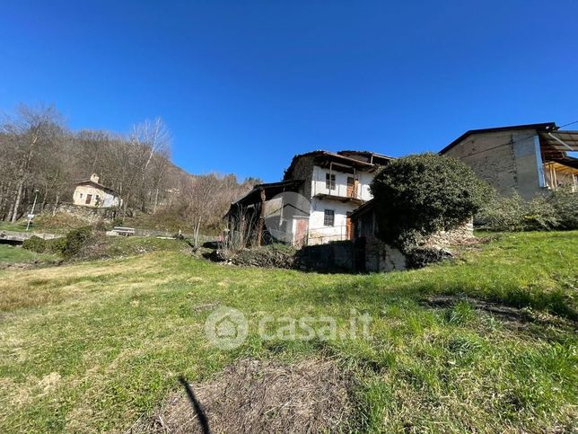 Casa bi/trifamiliare in residenziale in Borgata Magò 8