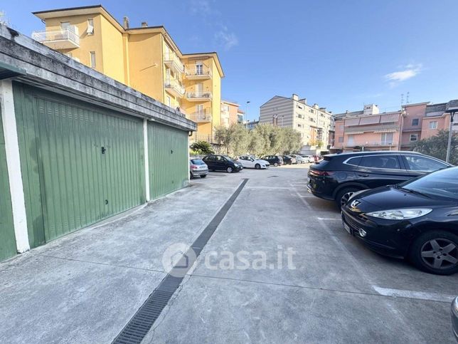 Box/posto auto in residenziale in Via Amedeo Ugolini 39