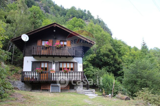 Baita/bungalow/chalet/trullo in residenziale in Via Monte Rosa 360