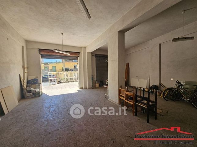 Capannone in commerciale in Via San Sperato 13