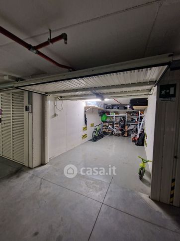 Box/posto auto in residenziale in Piazzale Sant'Anna