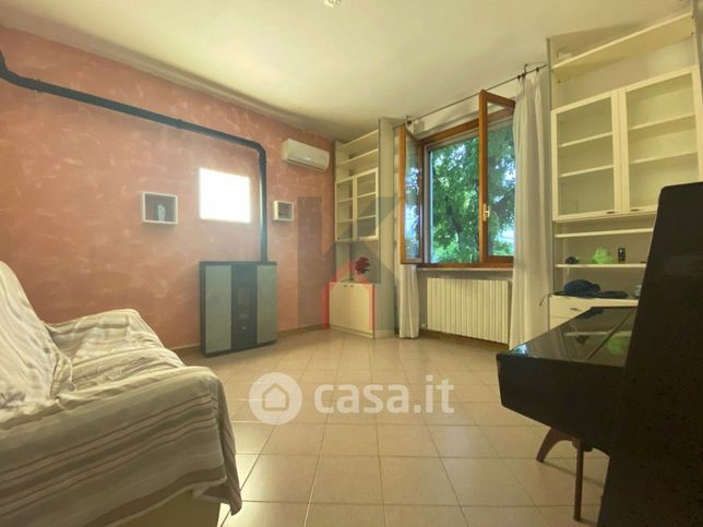 Casa indipendente in residenziale in 