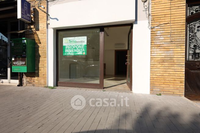 Negozio/locale commerciale in commerciale in Via Nazionale