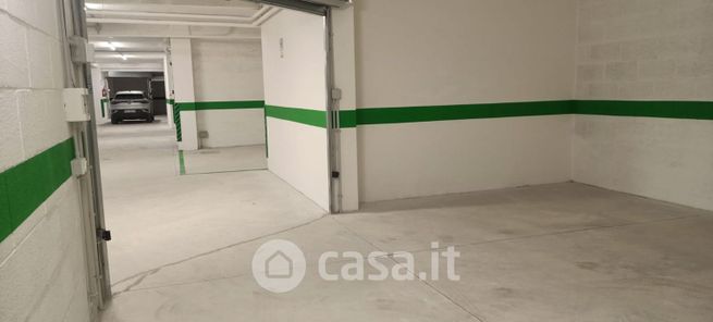 Box/posto auto in residenziale in Via Simone Mosca 4