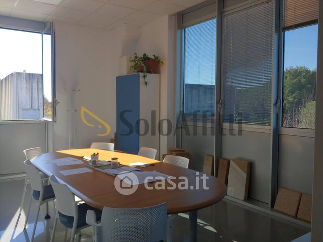 Ufficio in commerciale in Via Antonio Meucci