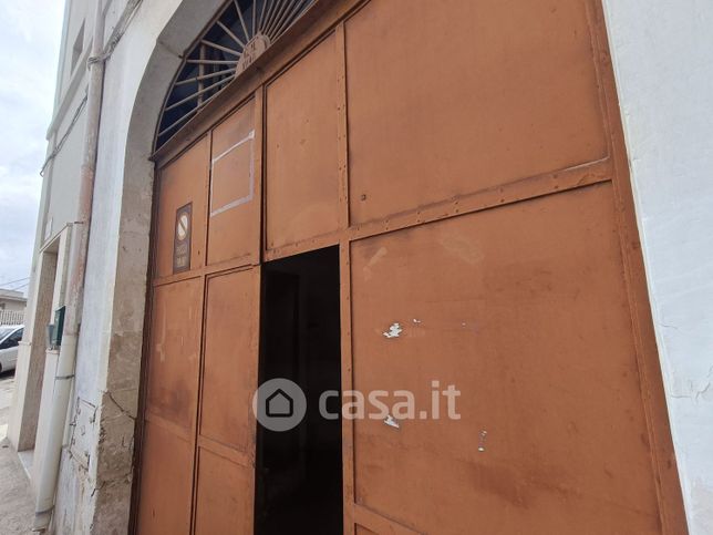 Box/posto auto in residenziale in Via Dottor G. Camassa 39