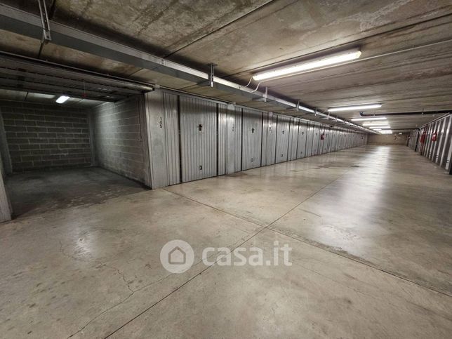 Garage/posto auto in residenziale in Viale Aretusa 8