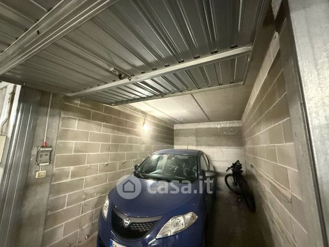 Garage/posto auto in residenziale in Corso Siracusa 134