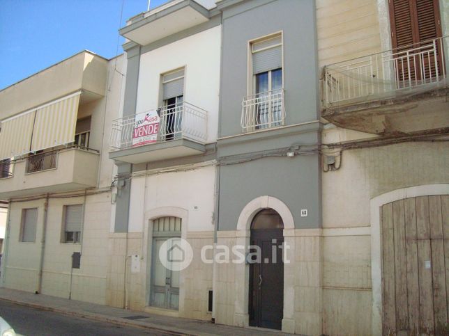 Casa indipendente in residenziale in Via Edmondo de Amicis 66