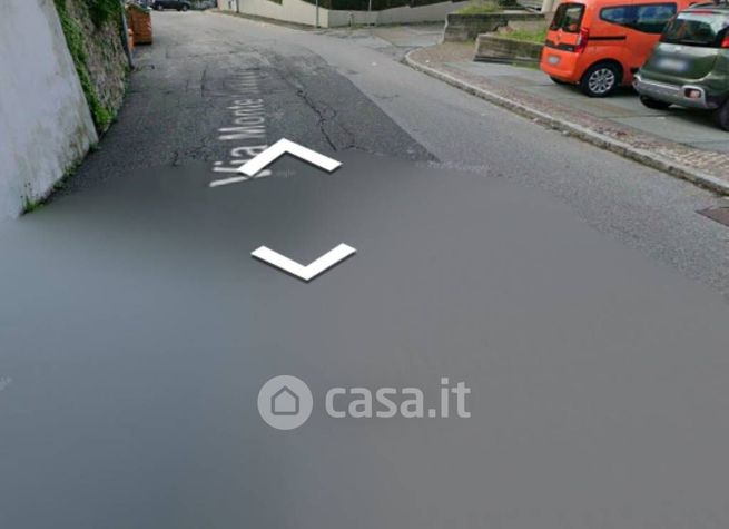 Ufficio in commerciale in Via Monte Grappa