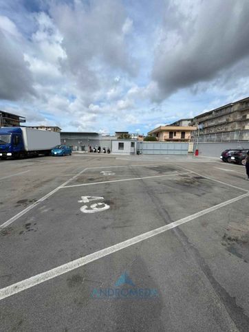 Capannone in commerciale in 