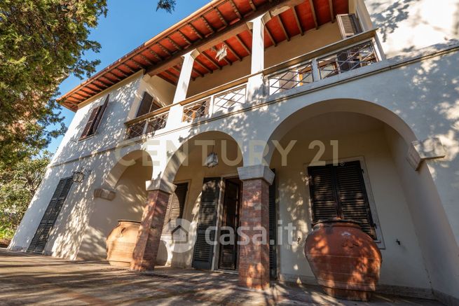 Villa in residenziale in Via Fratelli Bandiera