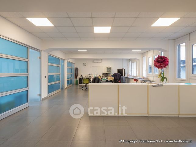 Ufficio in commerciale in Via Carlo Bazzi