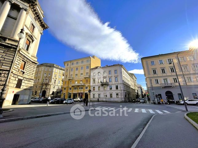 Ufficio in commerciale in Via del Coroneo 19