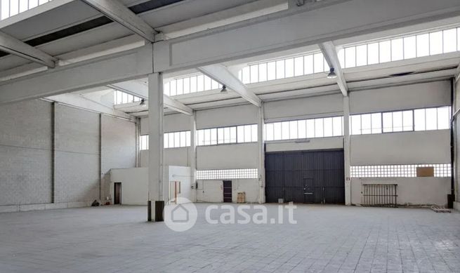 Capannone in commerciale in Viale Commercio 10