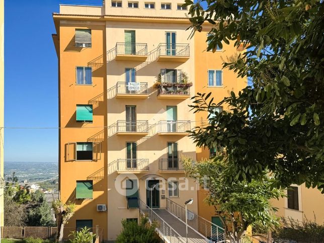 Appartamento in residenziale in Via Federico Salomone 25