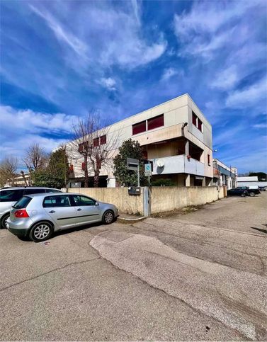 Ufficio in commerciale in Via del Lavoro