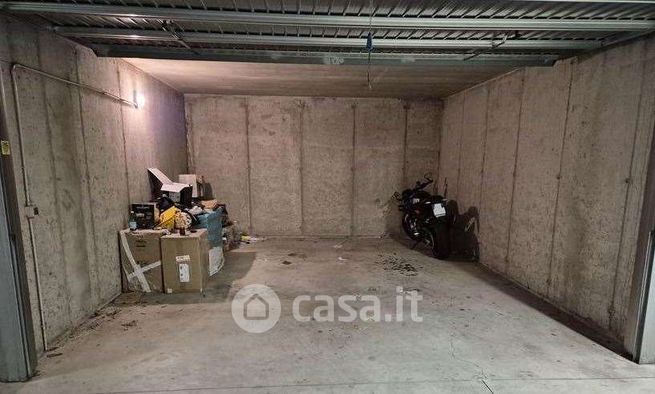 Box/posto auto in residenziale in Via Vimercate 27