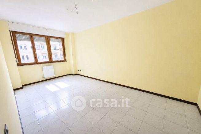 Ufficio in commerciale in 
