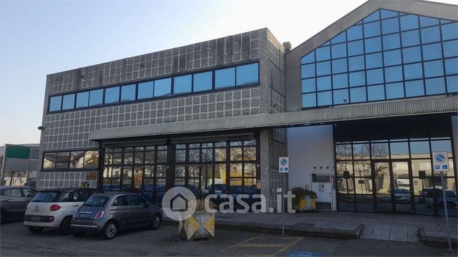 Ufficio in commerciale in Via del Passatore 107