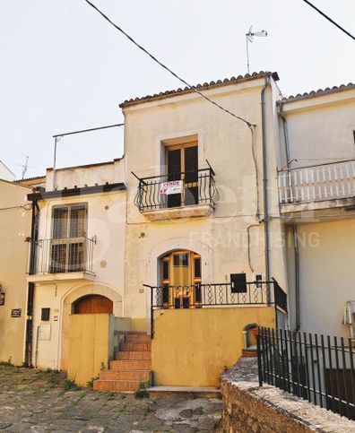 Casa indipendente in residenziale in Piazza Guglielmo Marconi