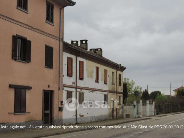 Casa bi/trifamiliare in residenziale in Via Dott. Mazzini 2