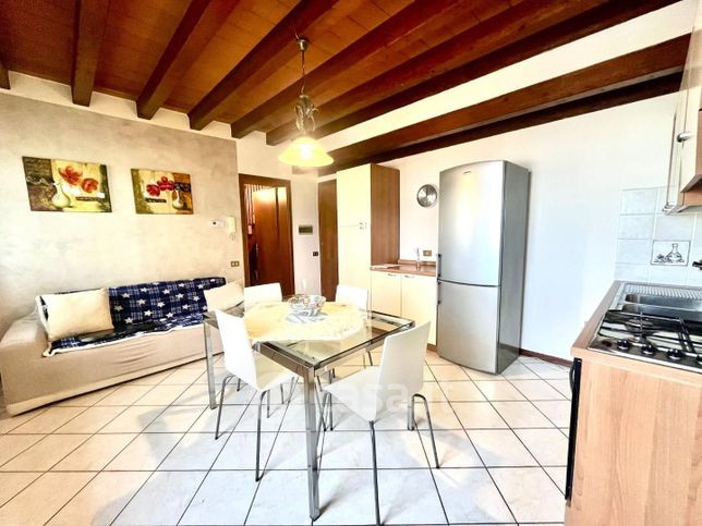 Appartamento in residenziale in Via del Pino 3