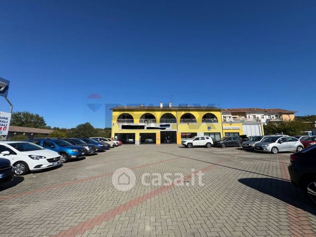 Capannone in commerciale in Via Brigate Partigiane 72