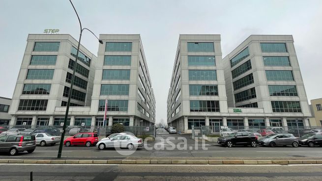 Ufficio in commerciale in Strada del Drosso 33