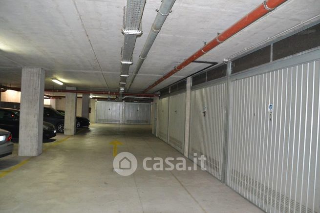 Garage/posto auto in residenziale in Via San Crispino