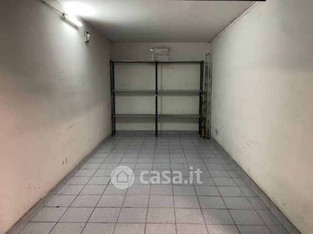 Box/posto auto in residenziale in Via S. Denis 13