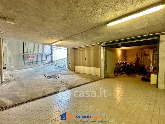 Box/posto auto in residenziale in Via Giuseppe Verdi