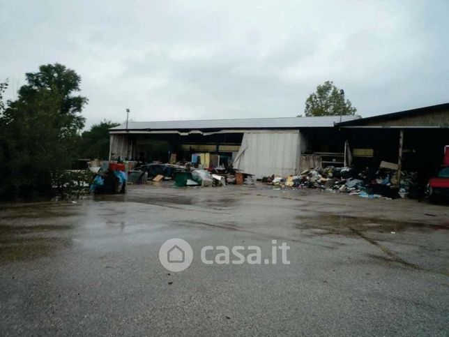 Capannone in commerciale in Via Passo Barca