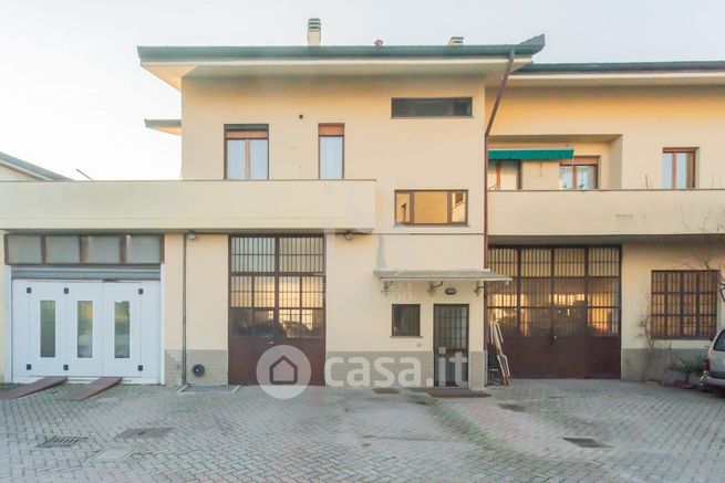 Casa indipendente in residenziale in Strada Provinciale Milano Imbersago 1