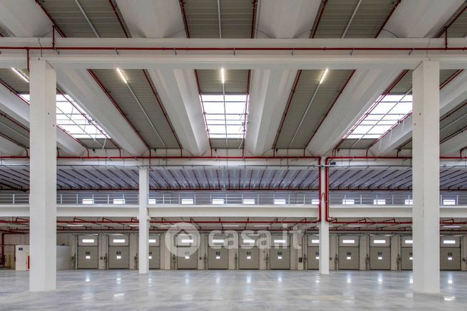 Capannone in commerciale in Via Roma